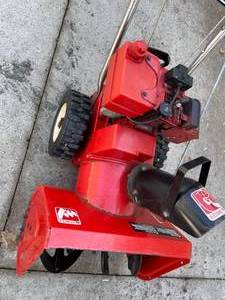 lot 267 image: Toro 521 20 Inch Snow Blower