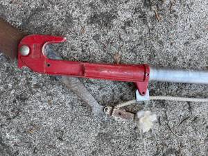 lot 272 image: Expanding Tree Trimmer