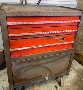 lot 279 image: Eriez Rolling Three Drawer Tool Box