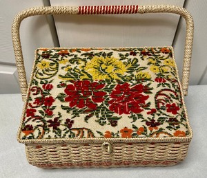 lot 292 image: Vintage Sewing Box