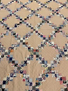 lot 300 image: Vintage Handmade Quilt
