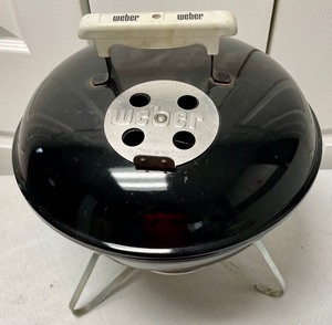 lot 339 image: Tabletop Weber Charcoal Grill