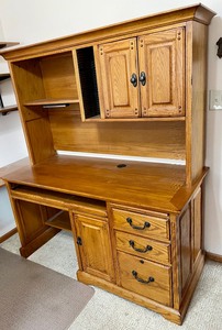 lot 372 image: Home Office Desk with Upper Storage Cabinet