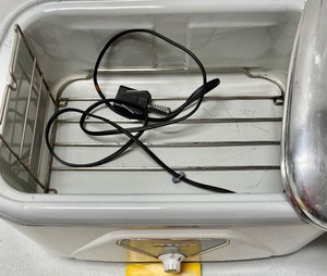 lot 325 image: Vintage Nesco Roaster