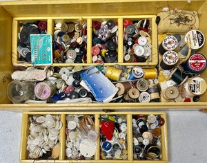 lot 320 image: Vintage Sewing Box with Notions