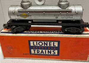 lot 304 image: 3 Lionel Electric Train Cars with Original Boxes