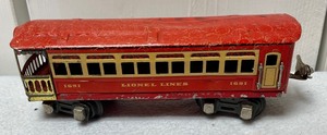 lot 310 image: 8 Vintage Lionel Train Cars