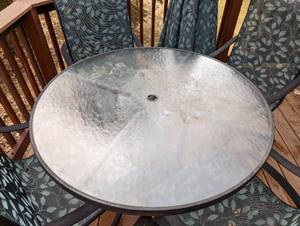 lot 5 image: Awesome Patio Set