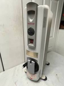 lot 385 image: Honeywell Electric Heater