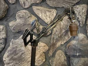 lot 386 image: Vintage Ornate Metal Floor Lamp