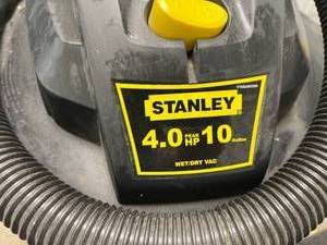 lot 393 image: Stanley 10 Gallon 4 HP Wet Dry Vac