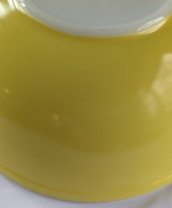 lot 361 image: Yellow Pyrex Mixing Bowl