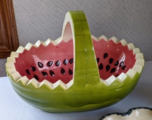 lot 363 image: Fun Servingware