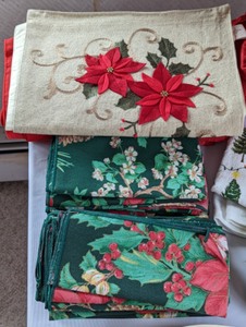lot 366 image: Christmas Linens and Servingware
