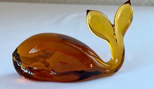 lot 16 image: 1970s Viking Glass Amber Colored Whale Figurine