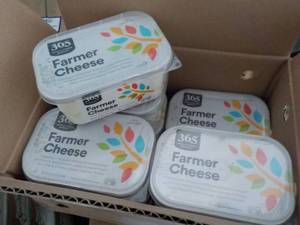 case of 8 - 16 oz Tubs Farmers Chee...