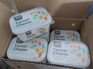 case of 8 - 16 oz Tubs Farmers Chee...