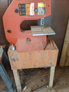 lot 2 image: Unmarked Band Saw on Stand See Pho...