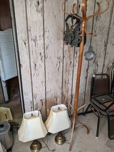 lot 79 image: Vintage Coat Rack, (2) Vintage Matc...