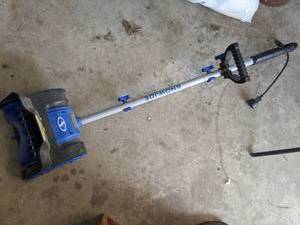 lot 85 image: Snow Joe Electric Snow Clearing Too...