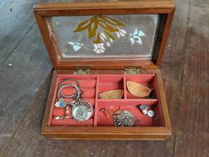 lot 98 image: The Commodore Collection Jewelry Bo...