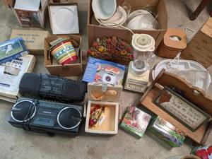 lot 100 image: Vintage Electronics, Kitchen Goodie...