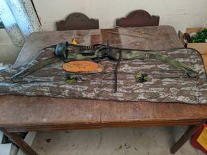 lot 112 image: Cobra Compound Bow in Case See Pho...