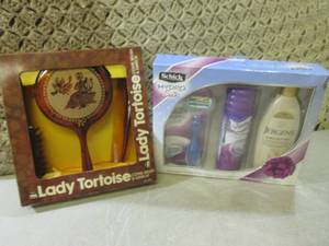 lot 14 image: (BS) Schick Hydro Silk Gift Box and...