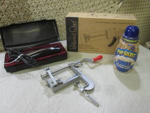 lot 22 image: (EW6) Pampered Chef Cookie Press an...