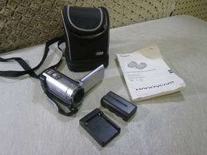 lot 43 image: (EC1) Sony HandyCam...