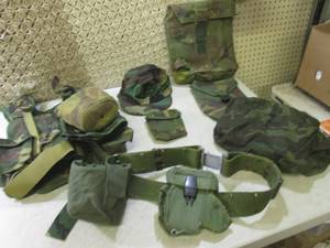 lot 44 image: (BSB) Assorted Camo Gear Vest Bags ...