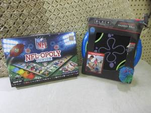 lot 50 image: (F-0) NFLopoly Junior Game Set and ...