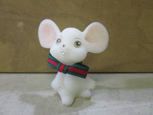 lot 59 image: (FS) Hand Painted Fenton Glass Mous...