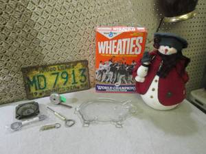 lot 81 image: (F-1) Assorted Vintage...
