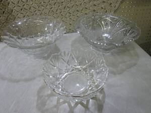 lot 105 image: (BS) 3 Glass Bowls...
