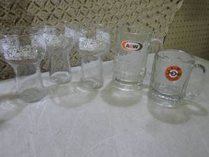 lot 109 image: (F-2) 2 Vintage A&W Glass Mugs and ...