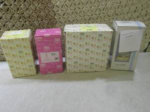lot 119 image: (F-0) Precious Moments Porcelain Fi...
