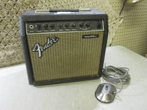 lot 137 image: (D-1) Fender Sidekick 15 Chorus Amp...