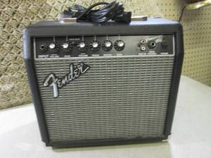 lot 138 image: (D-1) Fender Frontman 15G Guitar Am...
