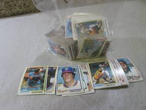 lot 180 image: (BSB) Assorted 1978 Baseball Cards...