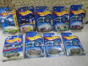 lot 196 image: (C-4) Assorted Hot Wheels in Packag...