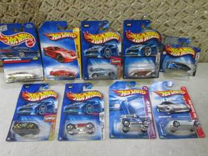lot 197 image: (C-4) Assorted Hot Wheels in Packag...