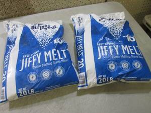 lot 200 image: (EC2) 2 - 20 pound Bags Jiffy Melt ...