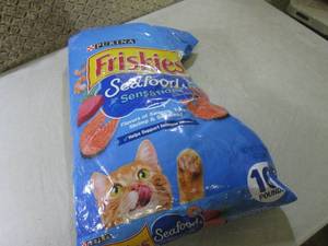lot 204 image: (C-2) 16Pound Bag Purina Friskies S...