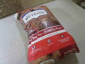 lot 205 image: (C-2) 14 Pound Bag Rachael Ray Nutr...