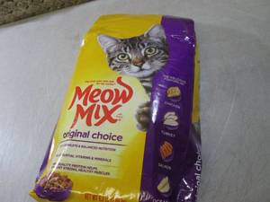 lot 208 image: (C-2) 6.3 Pound Bag Meow Mix Origin...