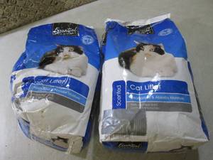 lot 211 image: (C-2) 2 - 10 Pound Bags Scented Cat...