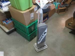 lot 287 image: (F-3) Orek Classic XL Vacuum Cleane...