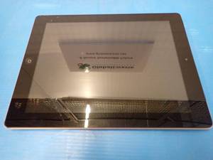 lot 94 image: Apple&nbspiPad 4th Gen A1460  16GB of storage  no charger  crack along the bottom of screen