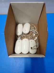 lot 103 image: Lot of 5 apple USB mouses